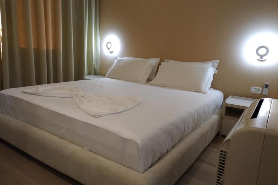 Deluxe Sea Apartment Vlore Bagian luar foto