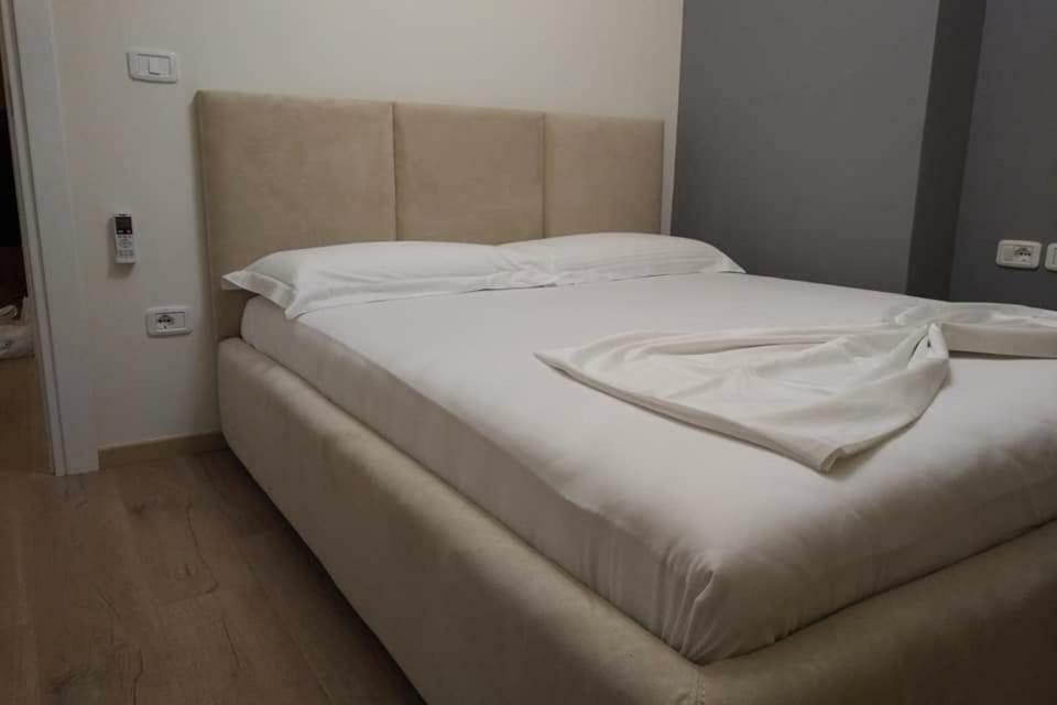 Deluxe Sea Apartment Vlore Bagian luar foto