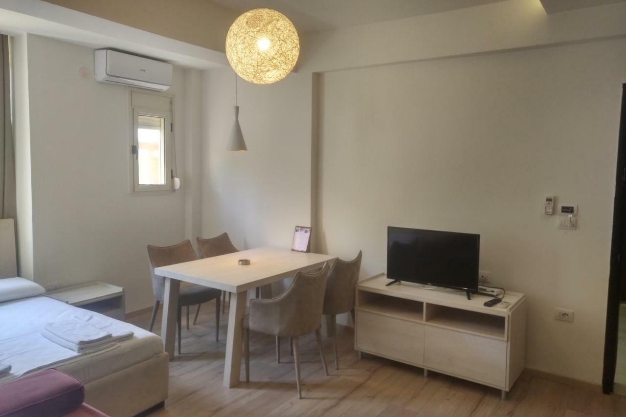 Deluxe Sea Apartment Vlore Bagian luar foto