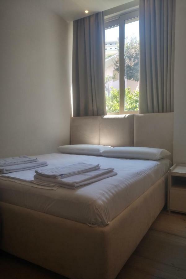Deluxe Sea Apartment Vlore Bagian luar foto