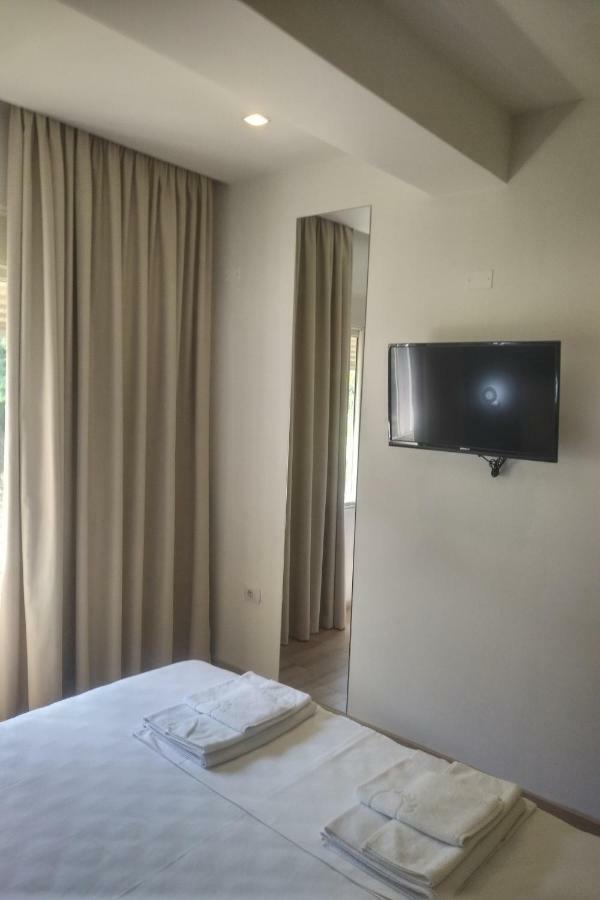 Deluxe Sea Apartment Vlore Bagian luar foto