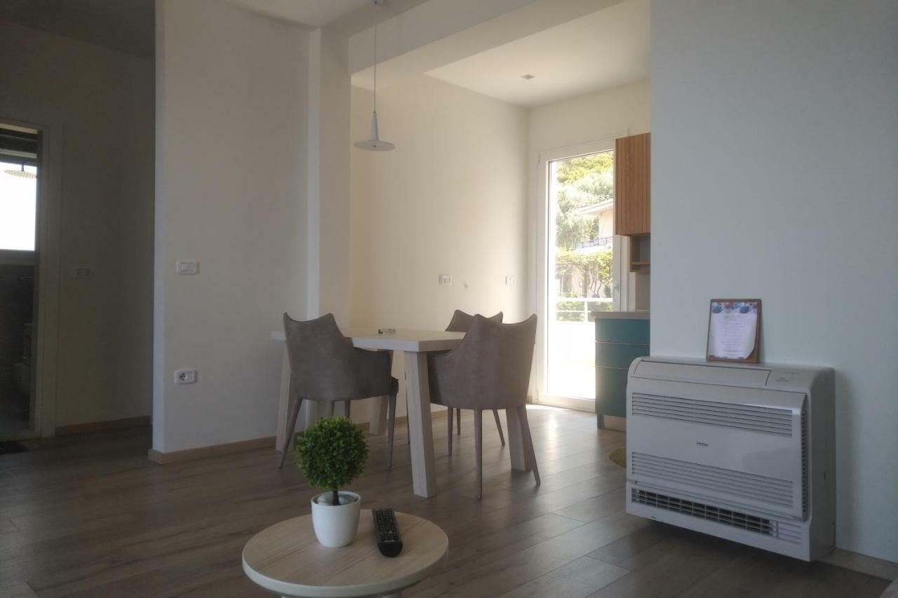 Deluxe Sea Apartment Vlore Bagian luar foto