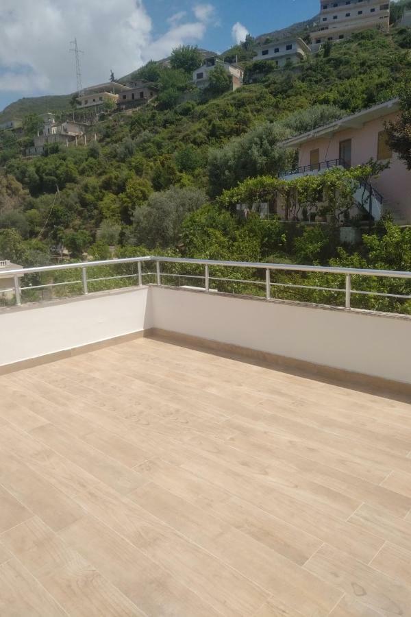 Deluxe Sea Apartment Vlore Bagian luar foto