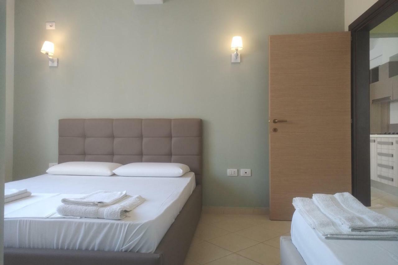 Deluxe Sea Apartment Vlore Bagian luar foto