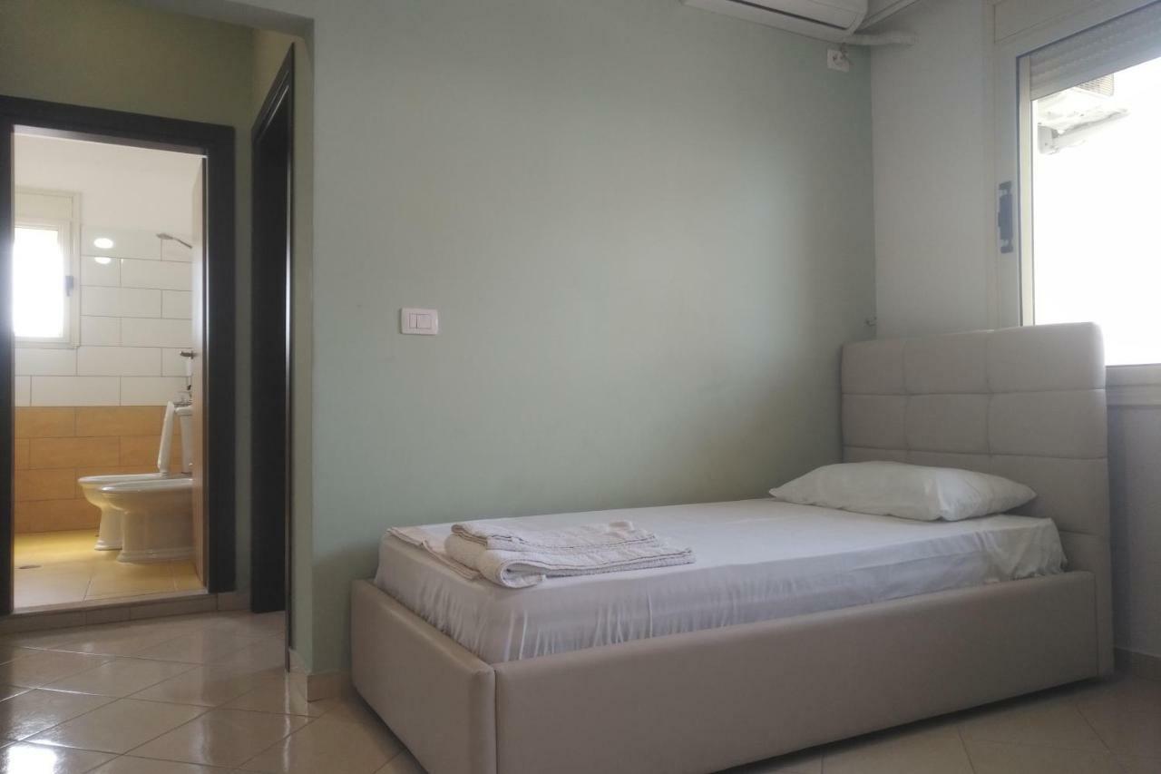 Deluxe Sea Apartment Vlore Bagian luar foto