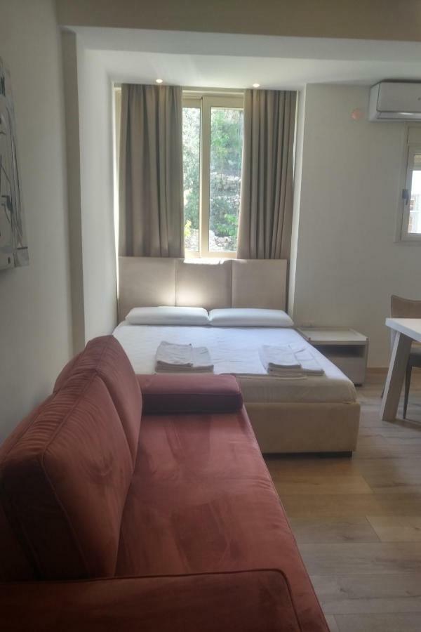 Deluxe Sea Apartment Vlore Bagian luar foto