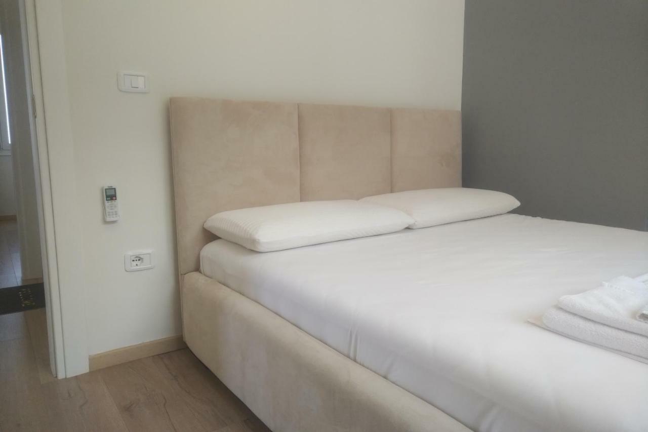Deluxe Sea Apartment Vlore Bagian luar foto