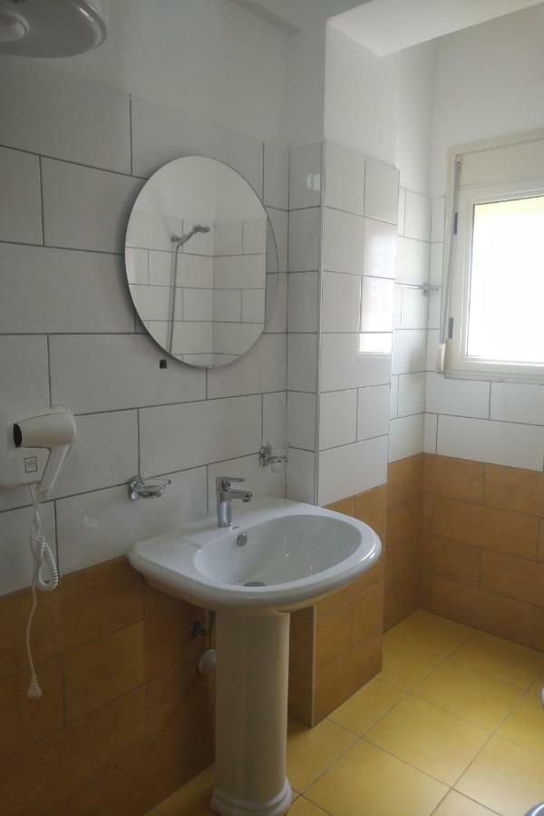 Deluxe Sea Apartment Vlore Bagian luar foto